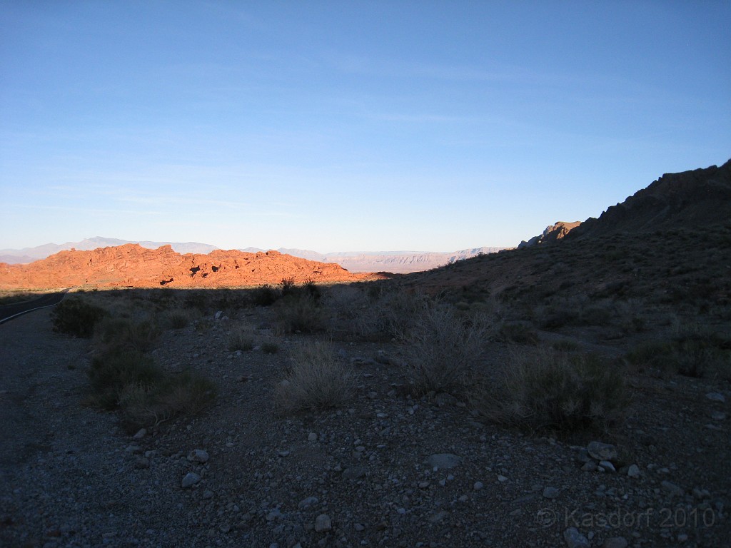 Las Vegas 2010 - Valley of Fire 0861.JPG - The 2010 Las Vegas Fire - Ice and Sweat Tour. Half Marathon, Red Rock Canyon, Mt. Charleston, Casinos, Valley of Fire.... and buffets!
